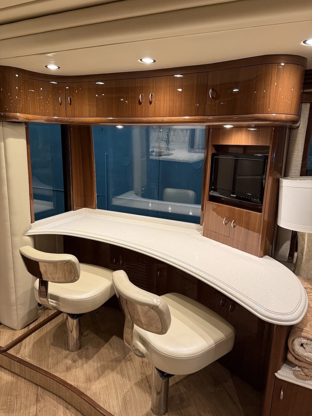 2013 Prevost Liberty Elegant Lady H3-45 Motorhome - Image 9