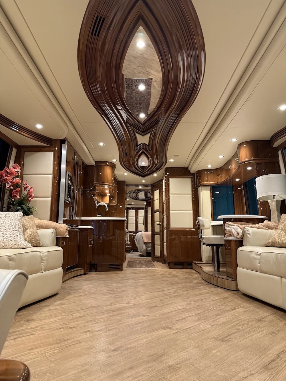 2013 Prevost Liberty Elegant Lady H3-45 Motorhome - Image 10