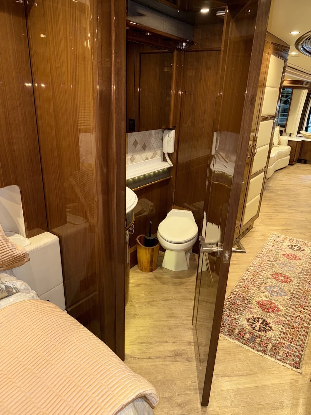 2013 Prevost Liberty Elegant Lady H3-45 Motorhome - Image 14