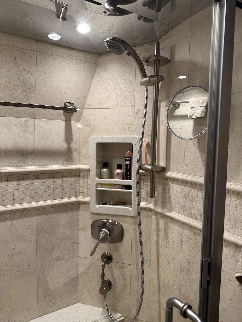 2013 Prevost Liberty Elegant Lady H3-45 Motorhome - Image 18