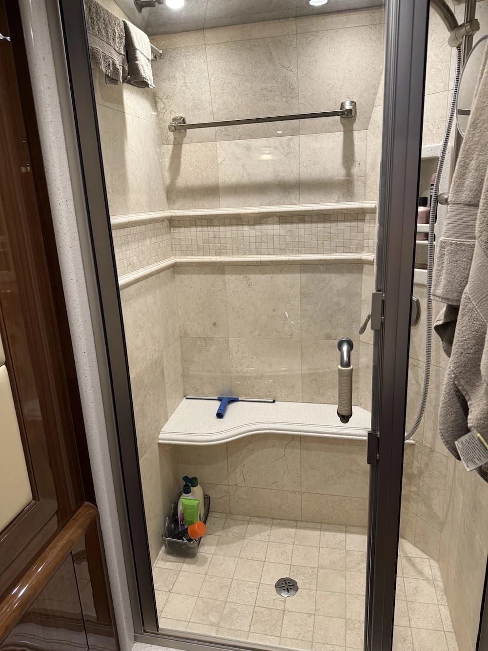 2013 Prevost Liberty Elegant Lady H3-45 Motorhome - Image 19