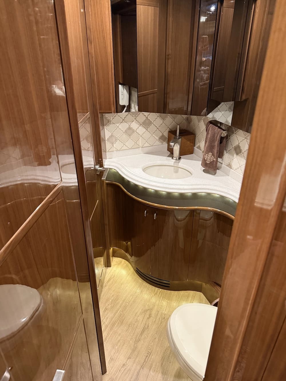 2013 Prevost Liberty Elegant Lady H3-45 Motorhome - Image 21