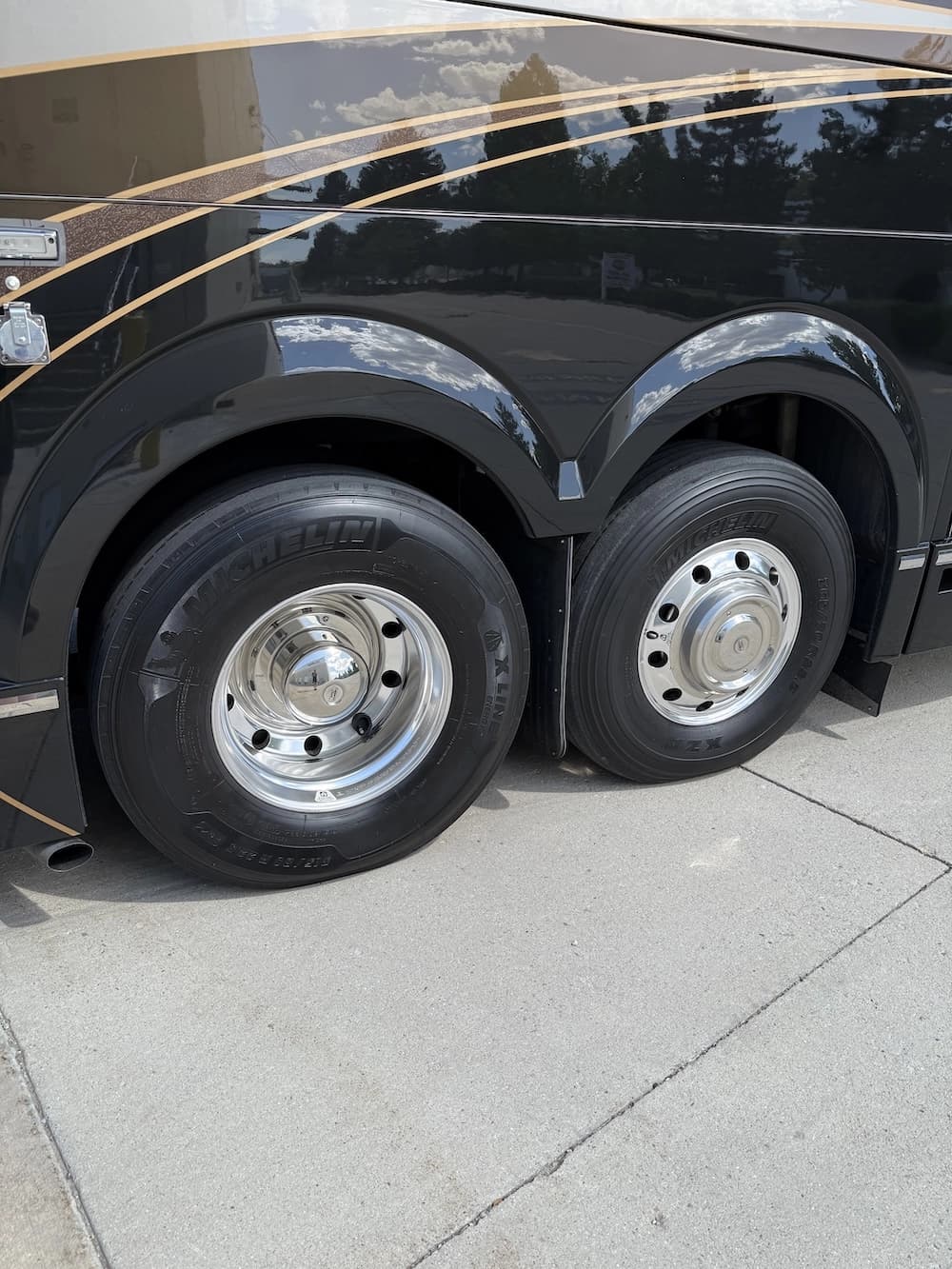 2013 Prevost Liberty Elegant Lady H3-45 Motorhome - Image 27