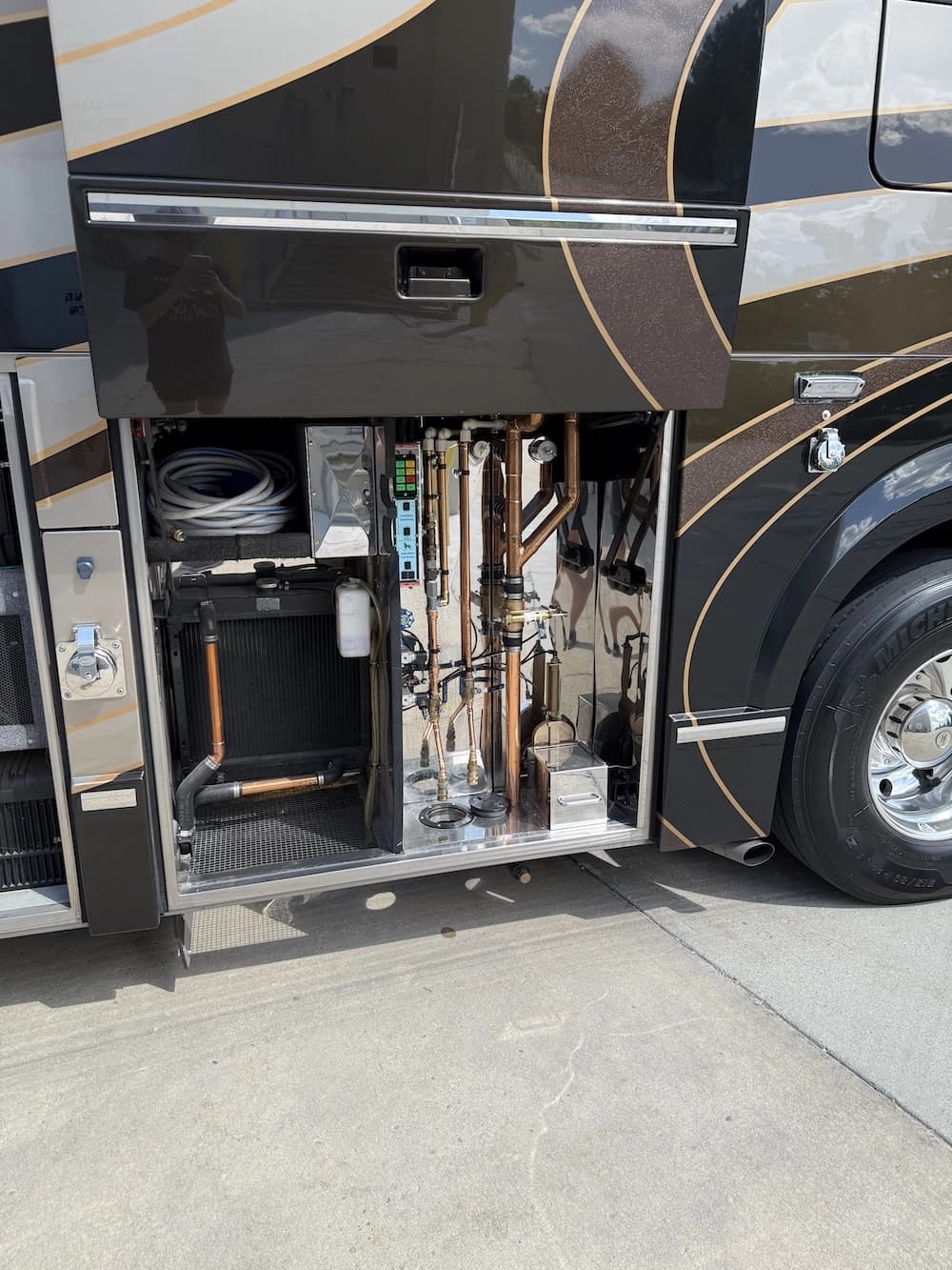 2013 Prevost Liberty Elegant Lady H3-45 Motorhome - Image 28