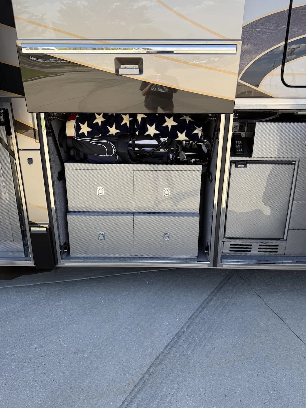 2013 Prevost Liberty Elegant Lady H3-45 Motorhome - Image 32