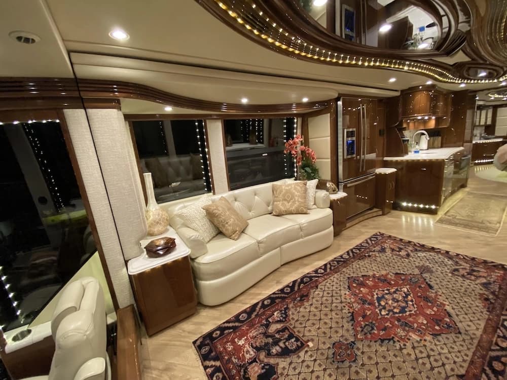 2013 Prevost Liberty Elegant Lady H3-45 Motorhome - Image 5