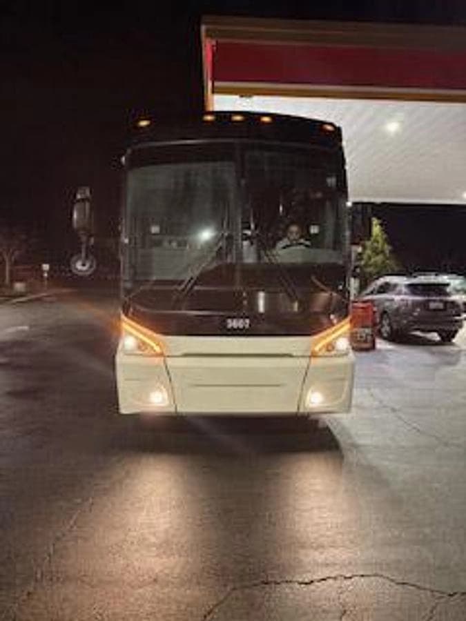 2015 Mci J4500 ADA Coach Bus - Image 4
