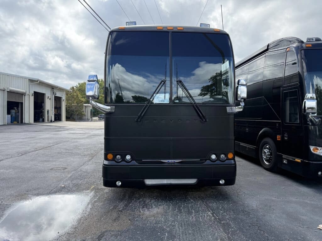 2007 Prevost XLII Entertainer Motorhome - Image 2