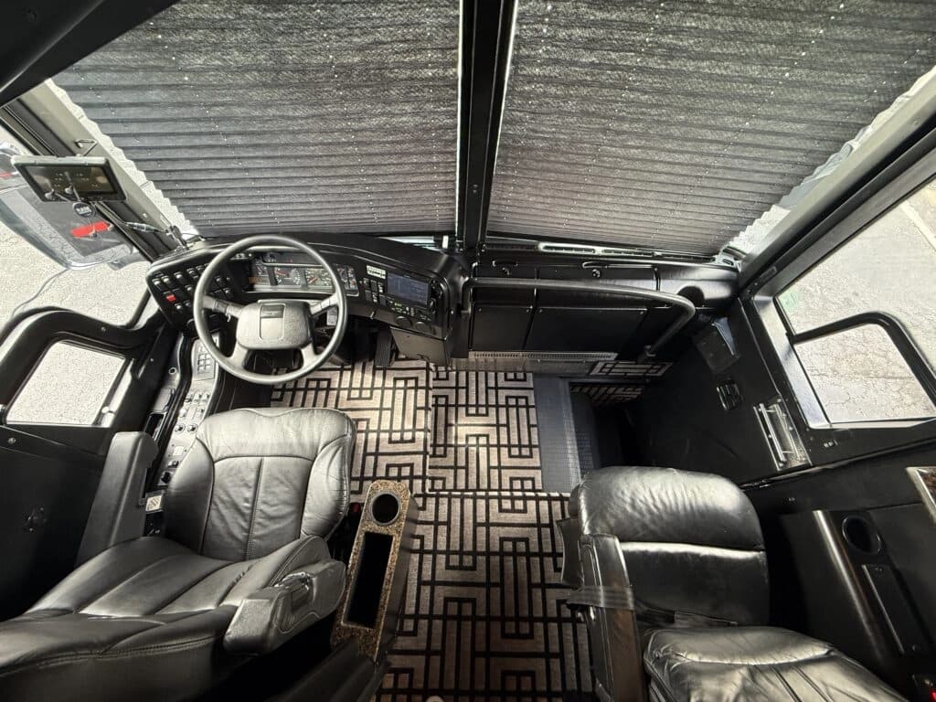 2007 Prevost XLII Entertainer Motorhome - Image 8