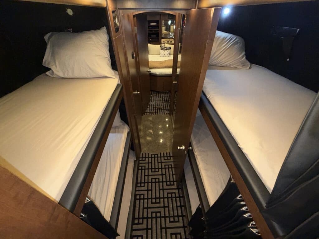 2007 Prevost XLII Entertainer Motorhome - Image 17