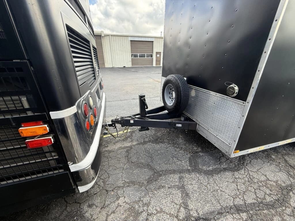 2007 Prevost XLII Entertainer Motorhome - Image 4