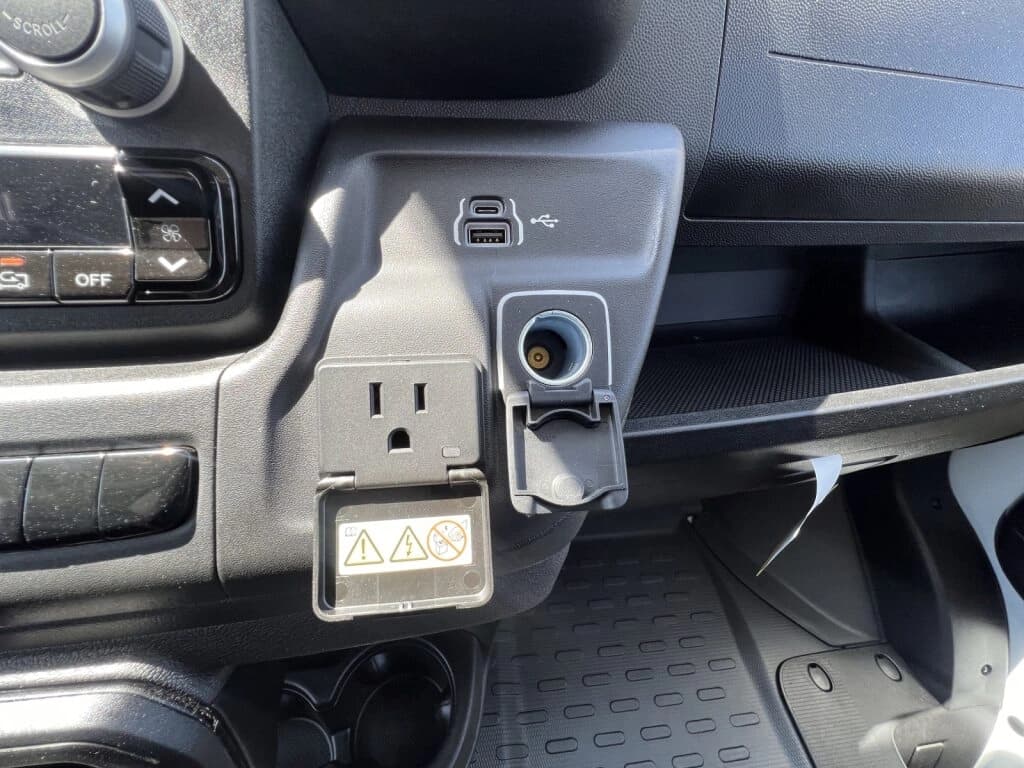 2024 RAM Promaster 2500 Passenger Van - Image 9