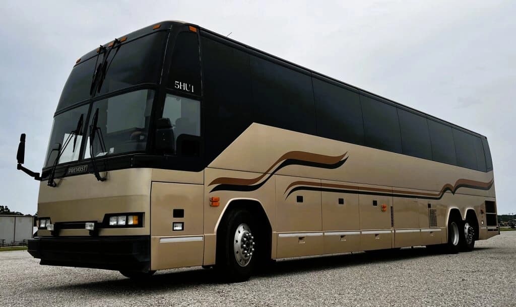 1999 Prevost H3-45 Coach Bus - Image 2