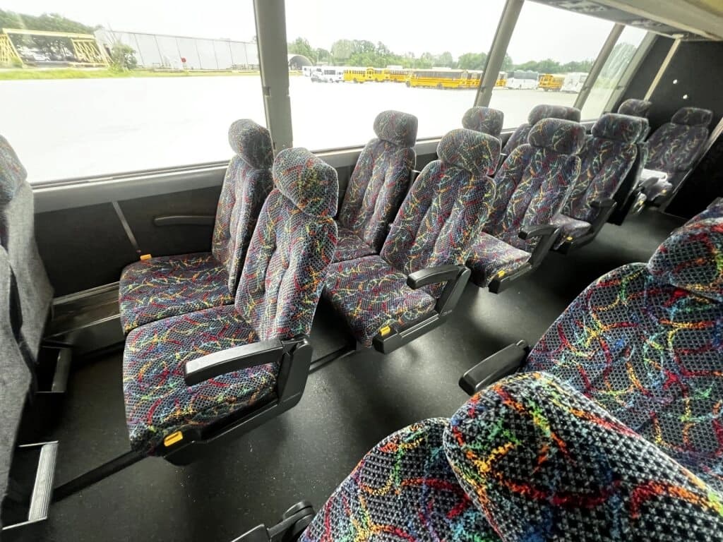 1999 Prevost H3-45 Coach Bus - Image 11