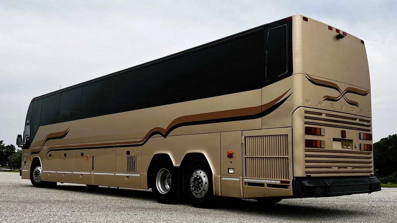 1999 Prevost H3-45 Coach Bus - Image 3