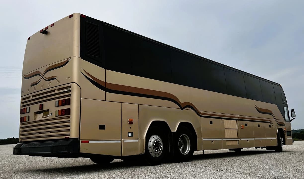 1999 Prevost H3-45 Coach Bus - Image 4
