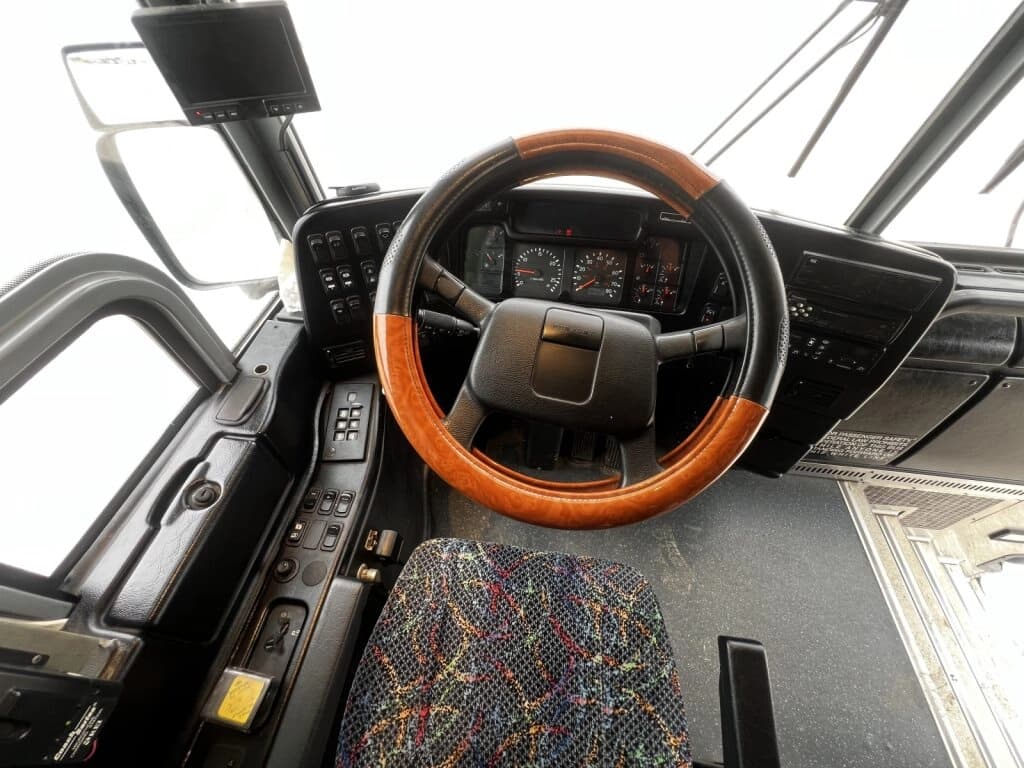1999 Prevost H3-45 Coach Bus - Image 7