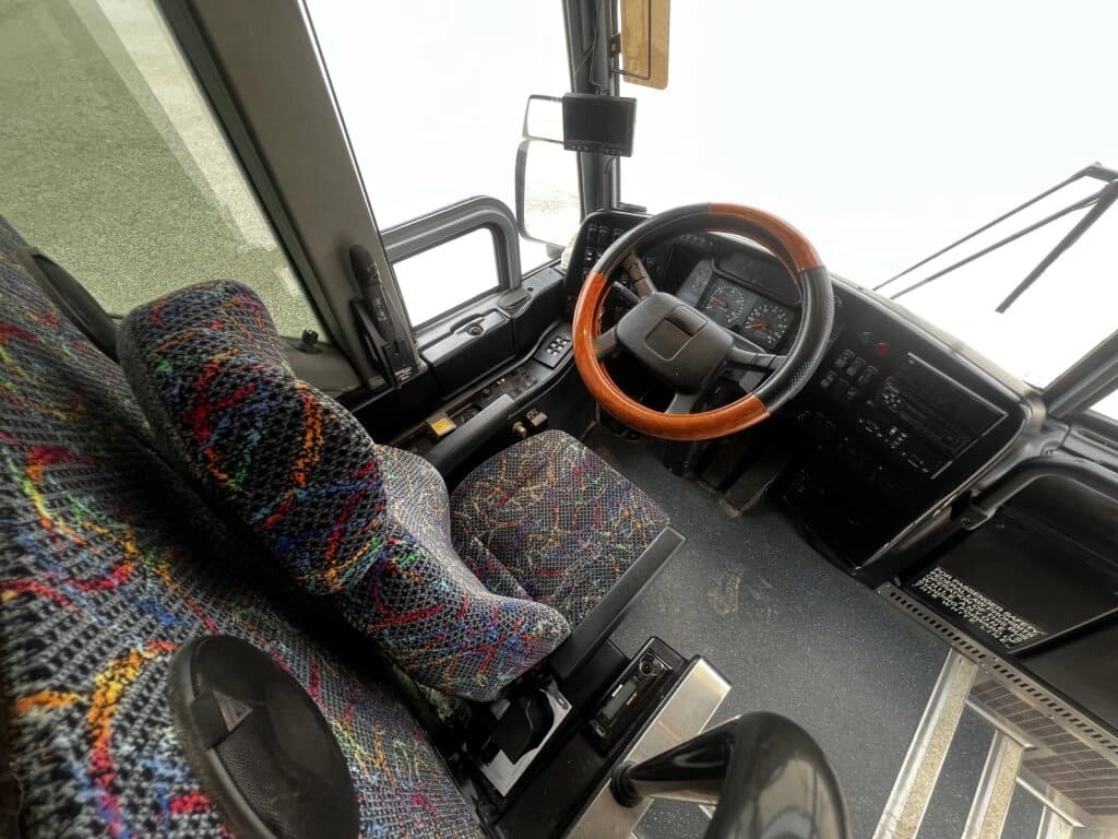 1999 Prevost H3-45 Coach Bus - Image 8