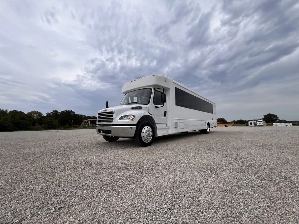 2021 Freightliner Glaval Shuttle Bus - Image 2