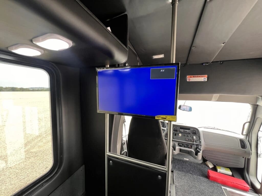 2021 Freightliner Glaval Shuttle Bus - Image 9