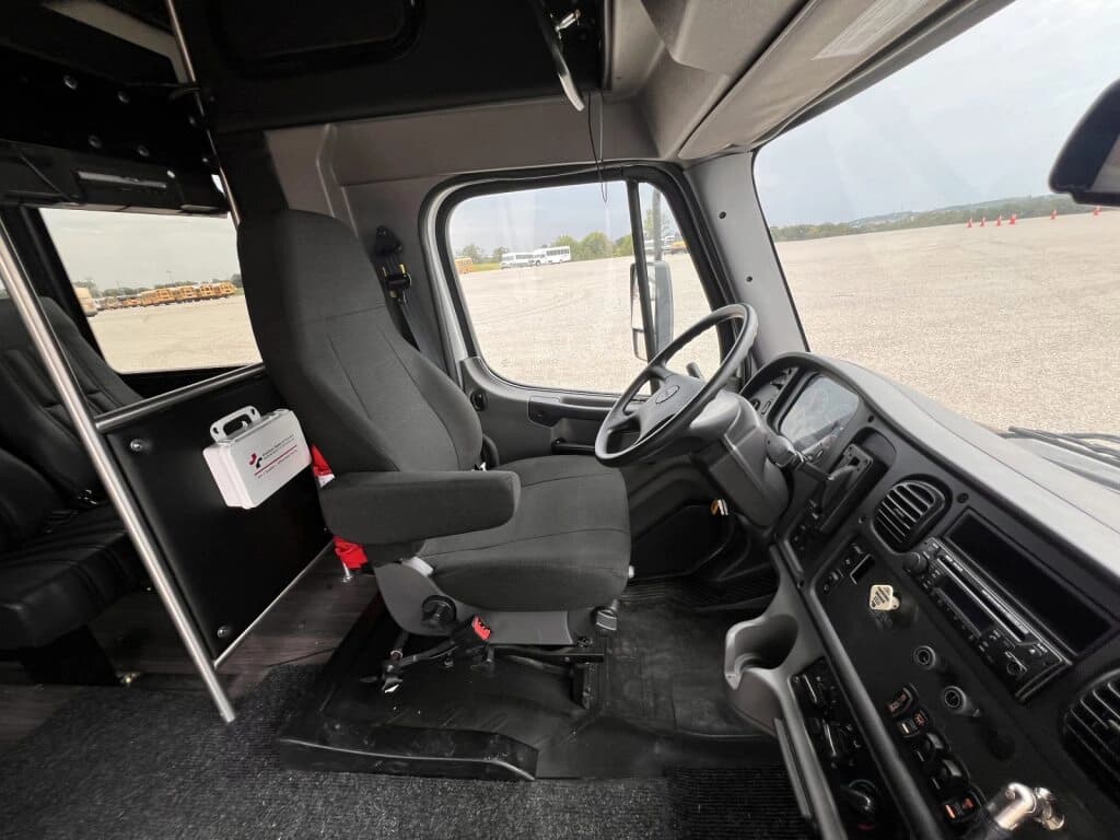 2021 Freightliner Glaval Shuttle Bus - Image 6