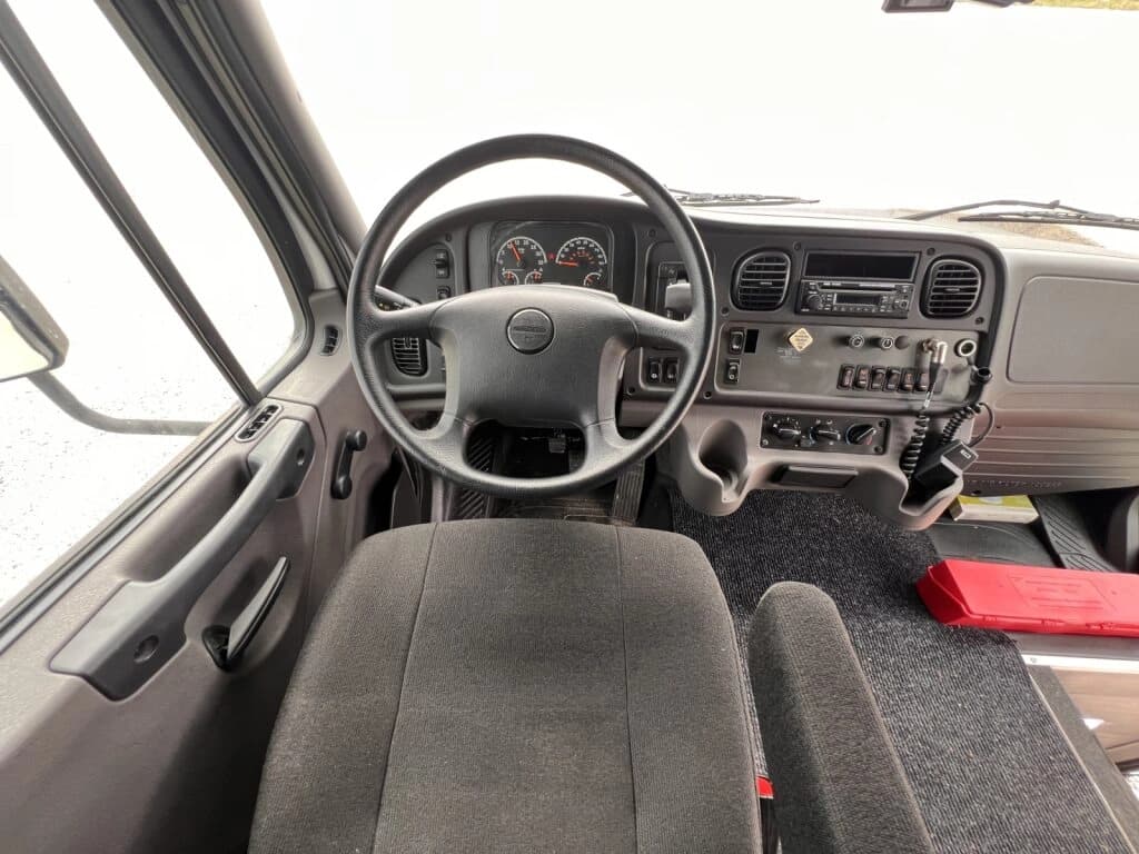 2021 Freightliner Glaval Shuttle Bus - Image 8