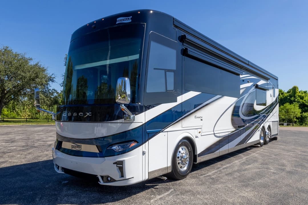 2023 Newmar Essex Motorhome - Image 11