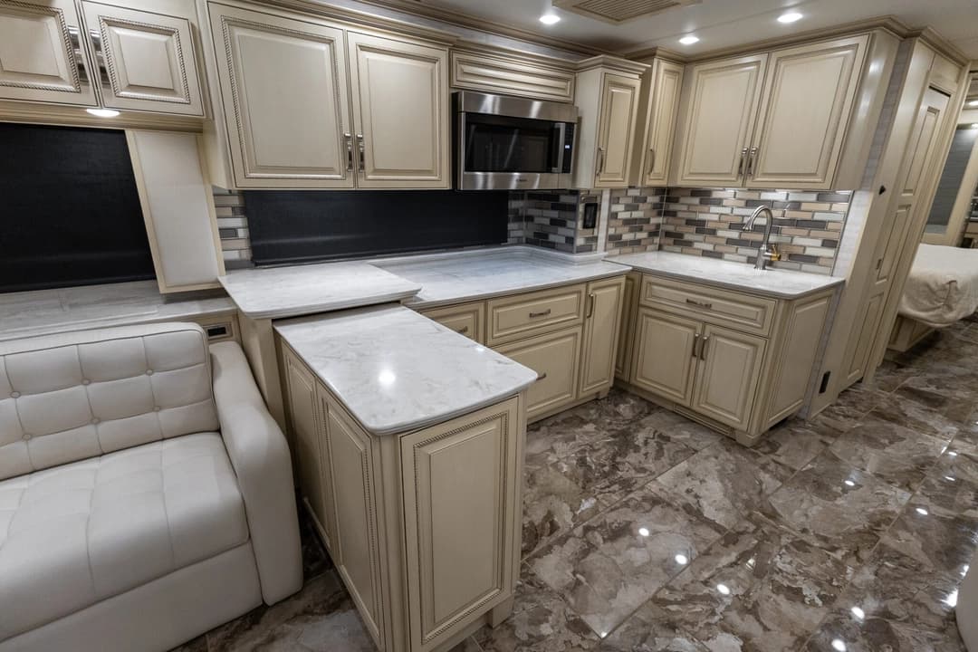 2023 Newmar Essex Motorhome - Image 18