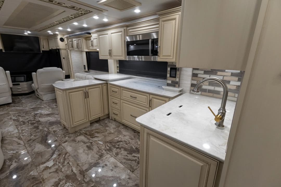 2023 Newmar Essex Motorhome - Image 20