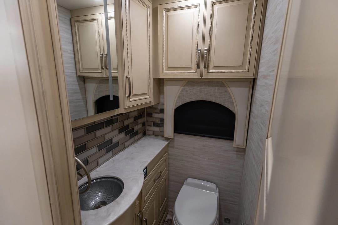 2023 Newmar Essex Motorhome - Image 22