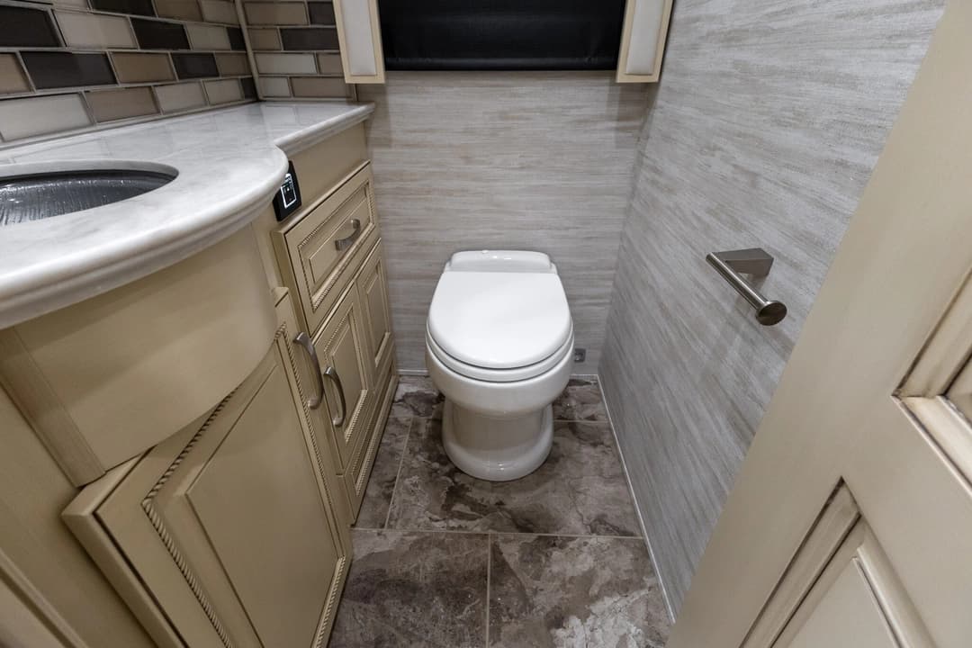 2023 Newmar Essex Motorhome - Image 23