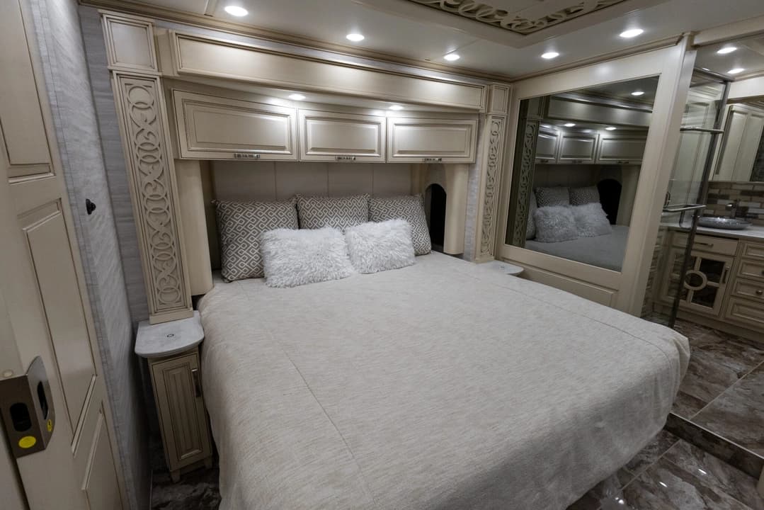 2023 Newmar Essex Motorhome - Image 24