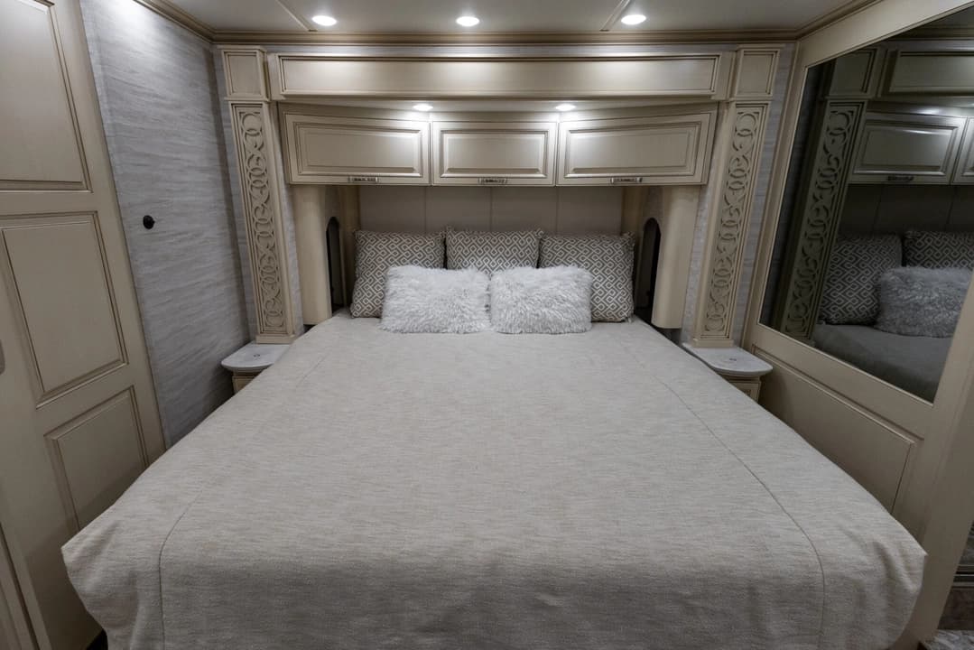 2023 Newmar Essex Motorhome - Image 25