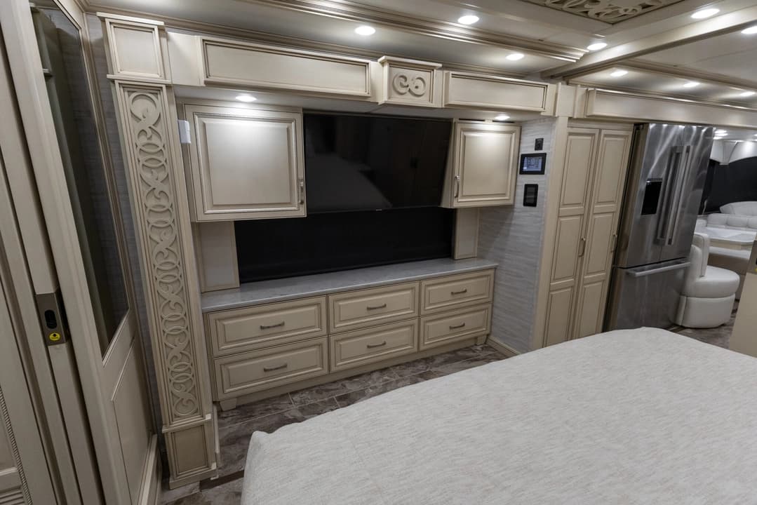 2023 Newmar Essex Motorhome - Image 27