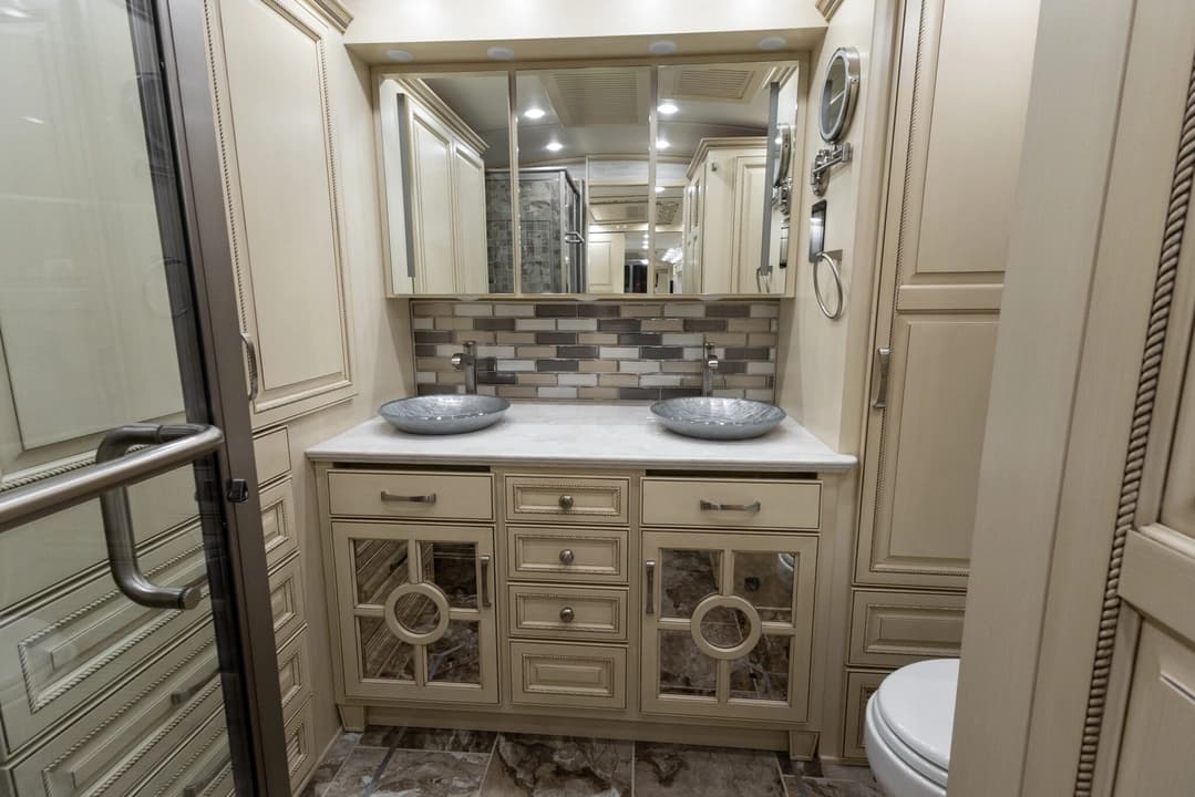 2023 Newmar Essex Motorhome - Image 28