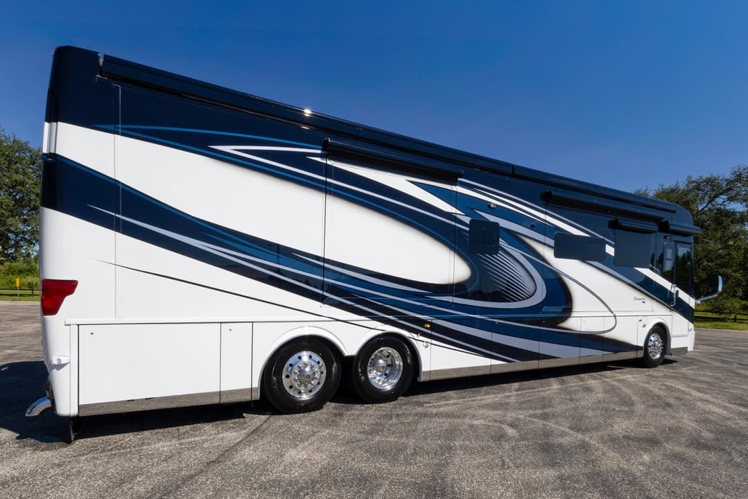 2023 Newmar Essex Motorhome - Image 4