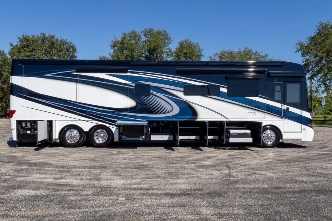 2023 Newmar Essex Motorhome - Image 32