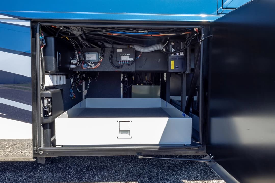2023 Newmar Essex Motorhome - Image 37