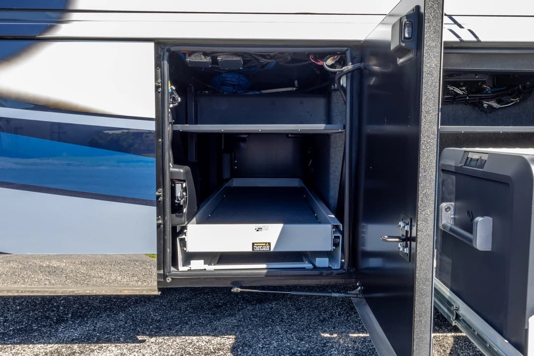 2023 Newmar Essex Motorhome - Image 39