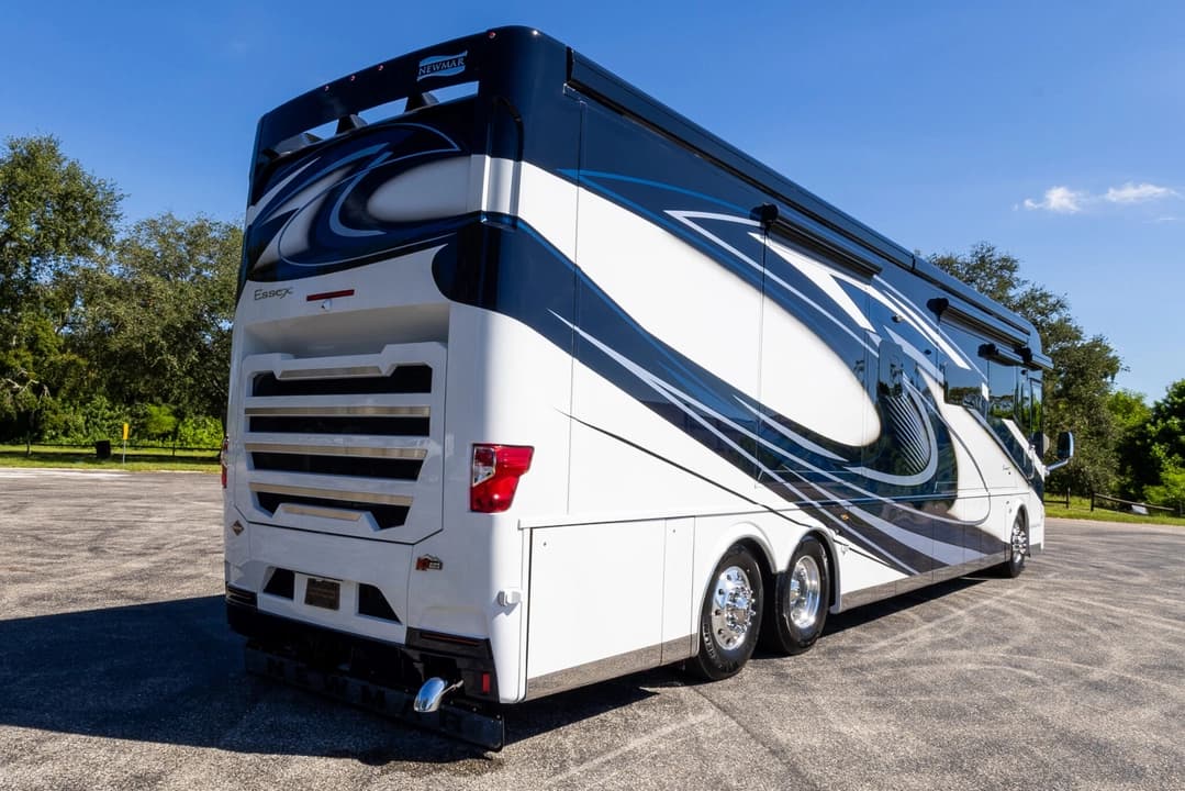 2023 Newmar Essex Motorhome - Image 5
