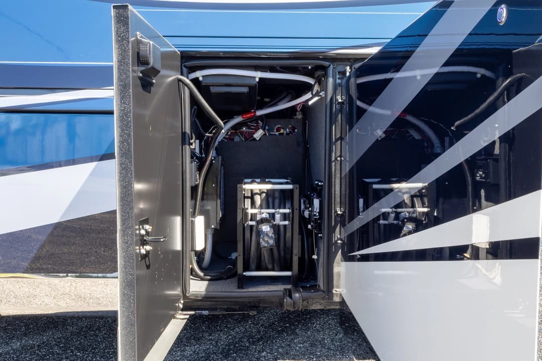 2023 Newmar Essex Motorhome - Image 46