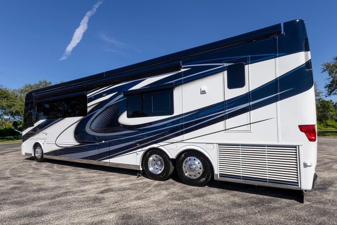 2023 Newmar Essex Motorhome - Image 8