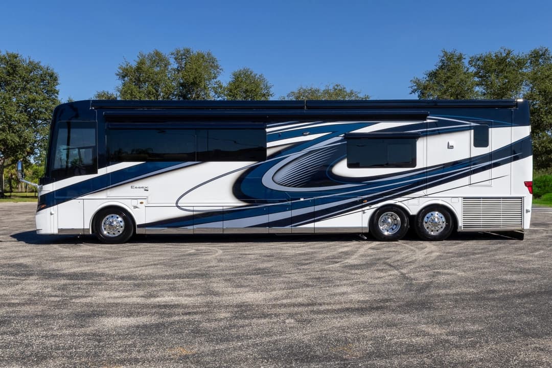 2023 Newmar Essex Motorhome - Image 9