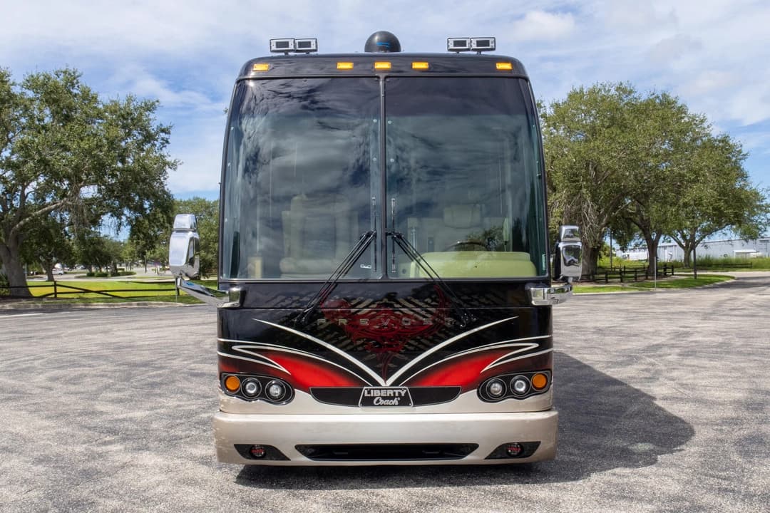 2005 Prevost Liberty H3-45 Motorhome - Image 12