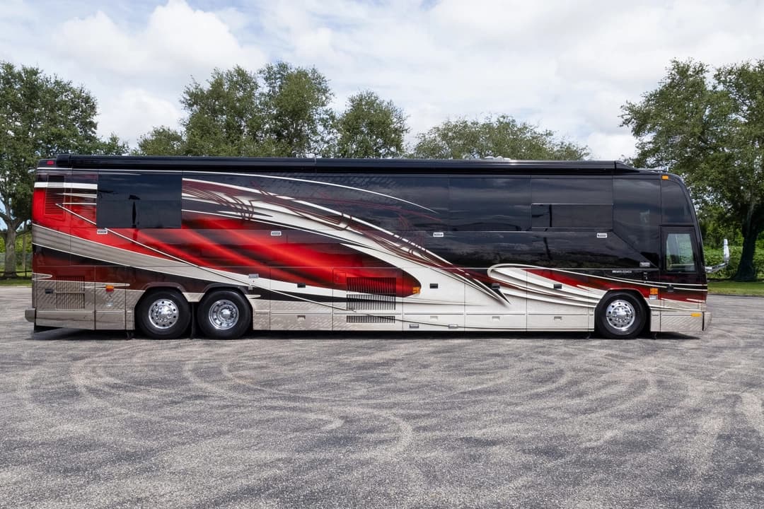 2005 Prevost Liberty H3-45 Motorhome - Image 3