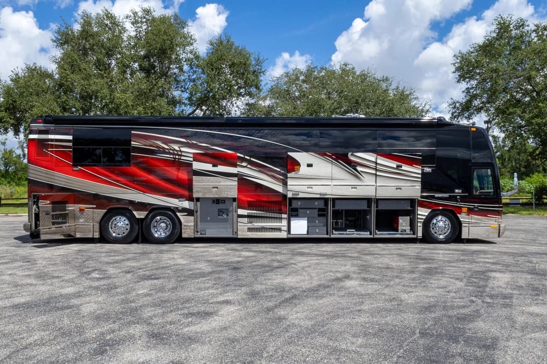 2005 Prevost Liberty H3-45 Motorhome - Image 30
