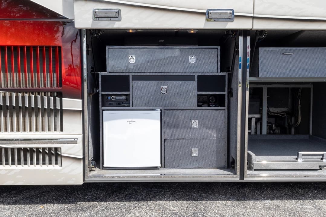 2005 Prevost Liberty H3-45 Motorhome - Image 34