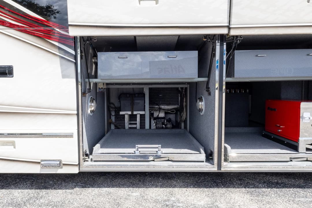 2005 Prevost Liberty H3-45 Motorhome - Image 35