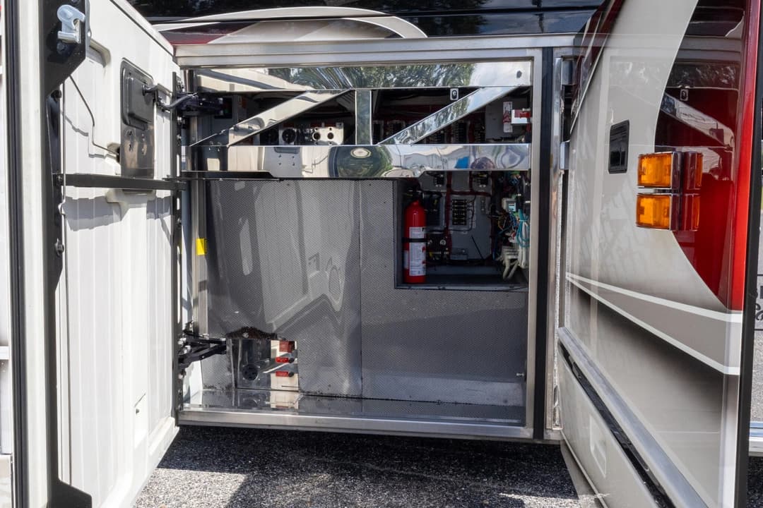 2005 Prevost Liberty H3-45 Motorhome - Image 39