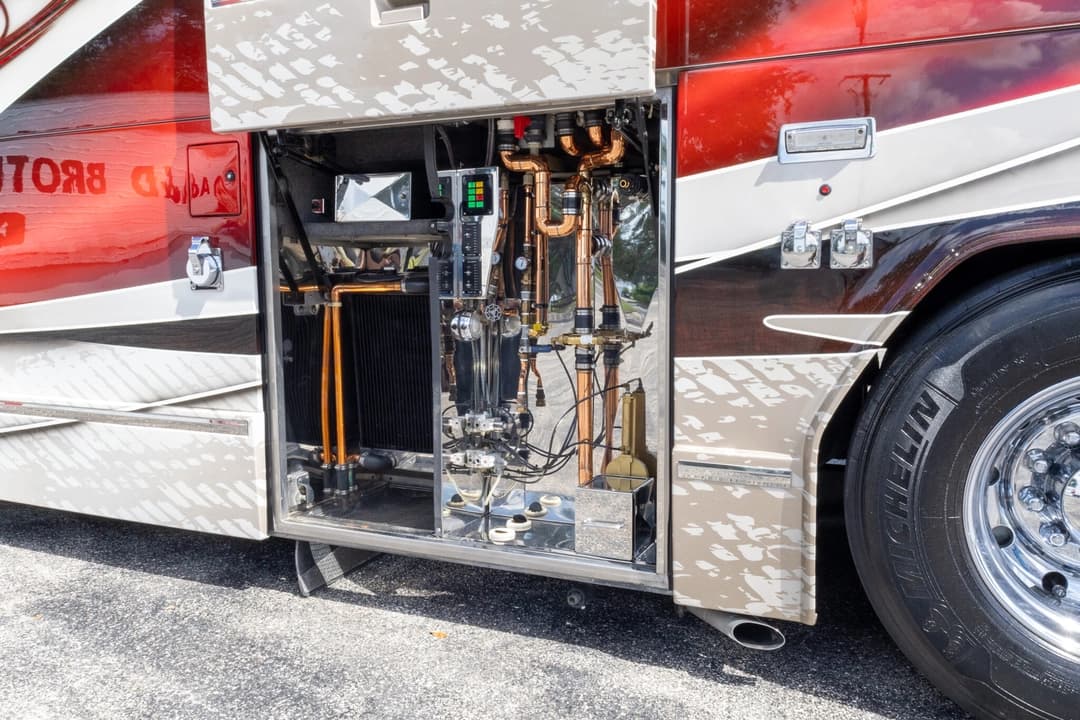 2005 Prevost Liberty H3-45 Motorhome - Image 42